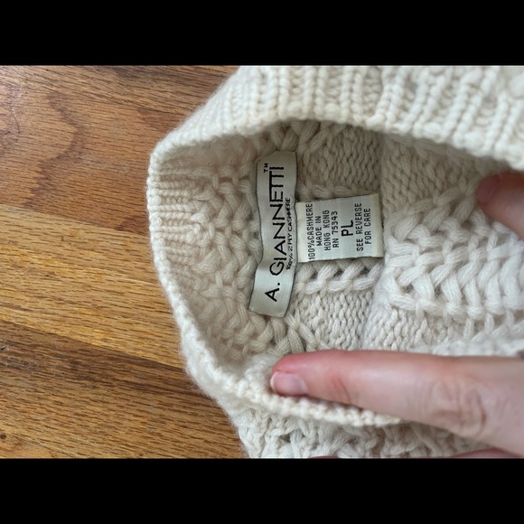 Women’s cream colored cashmere sweater size Petite Large - Picture 2 of 3